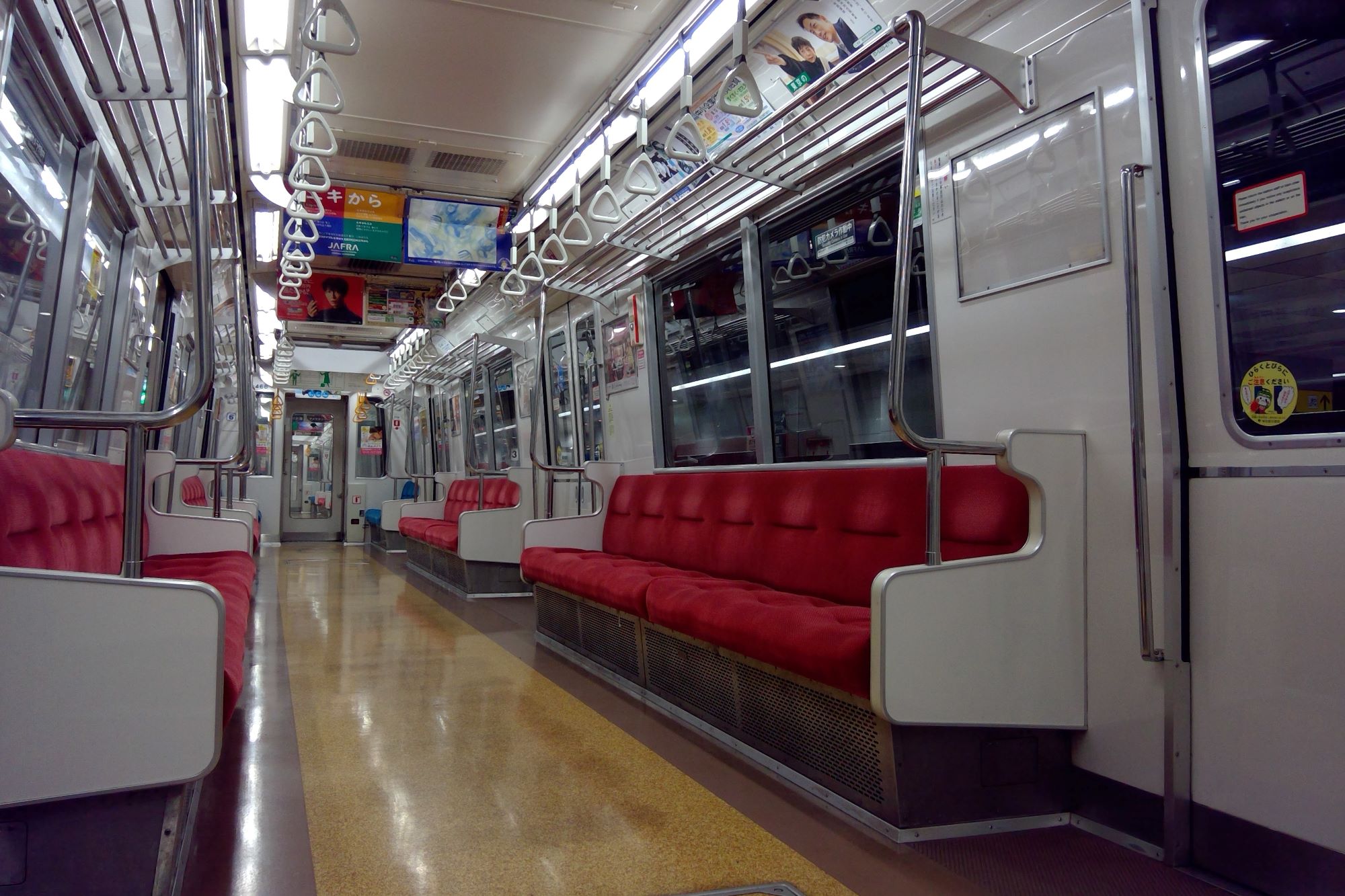 都営12000形 車内
