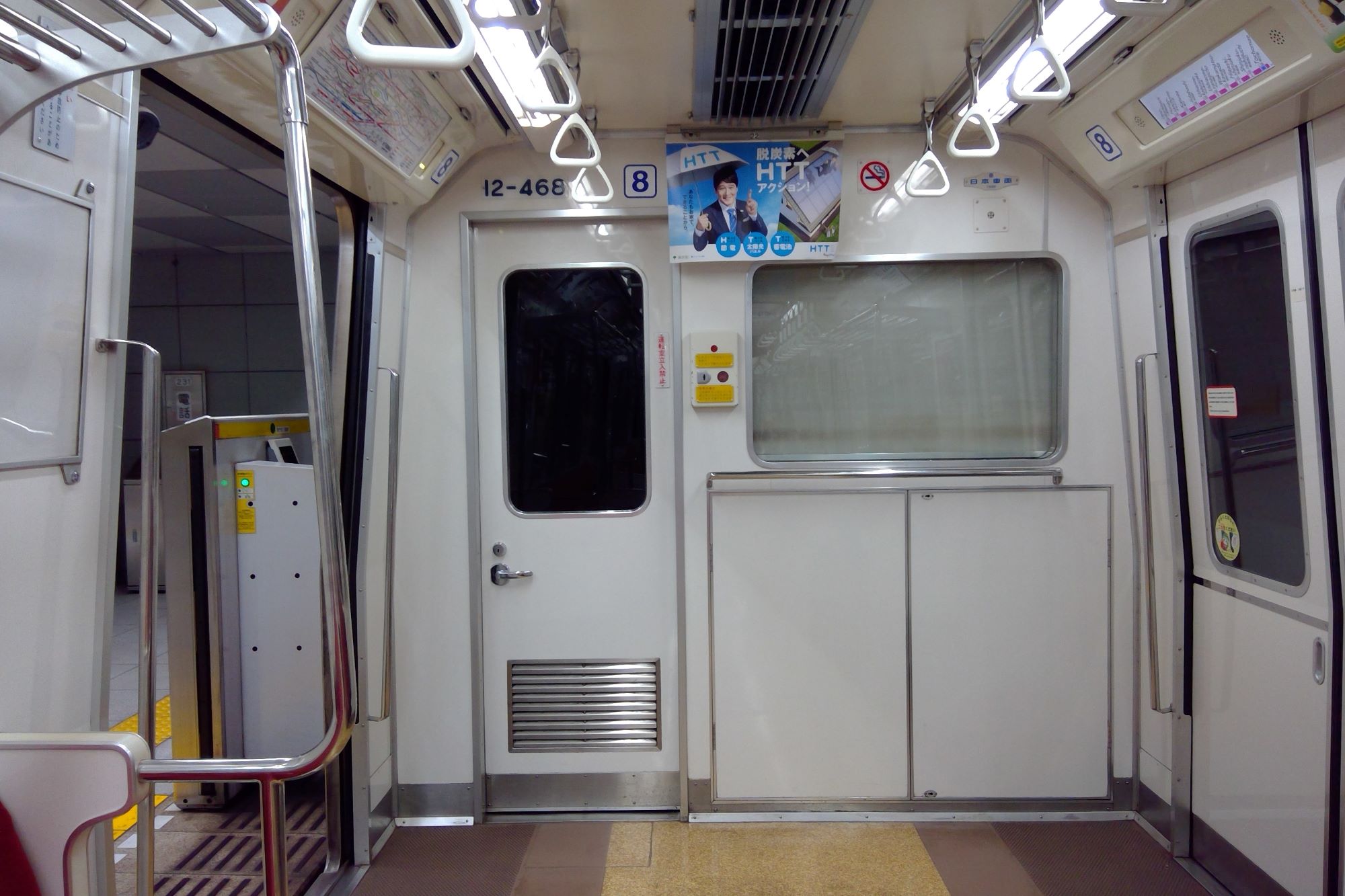 都営12000形 車内