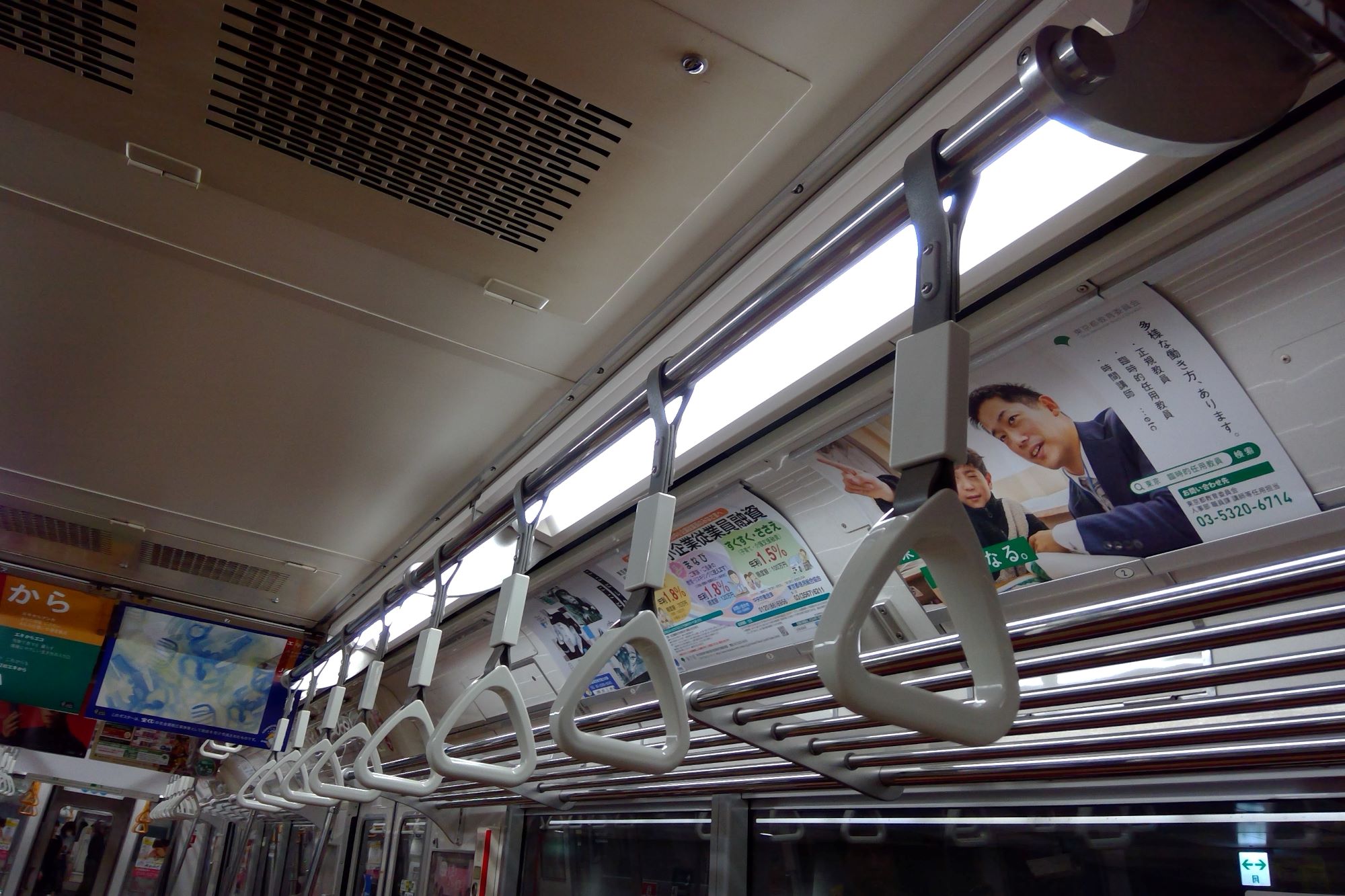 都営12000形 車内