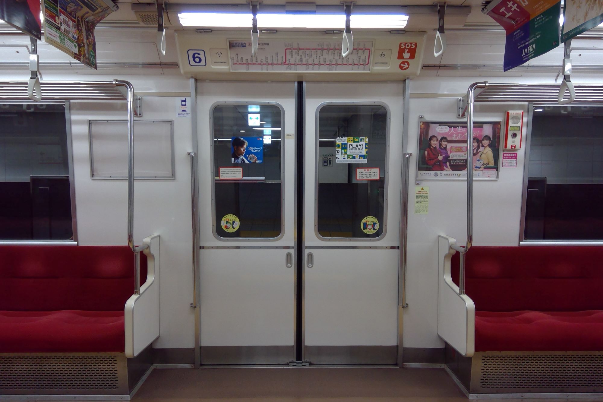都営12000形 車内