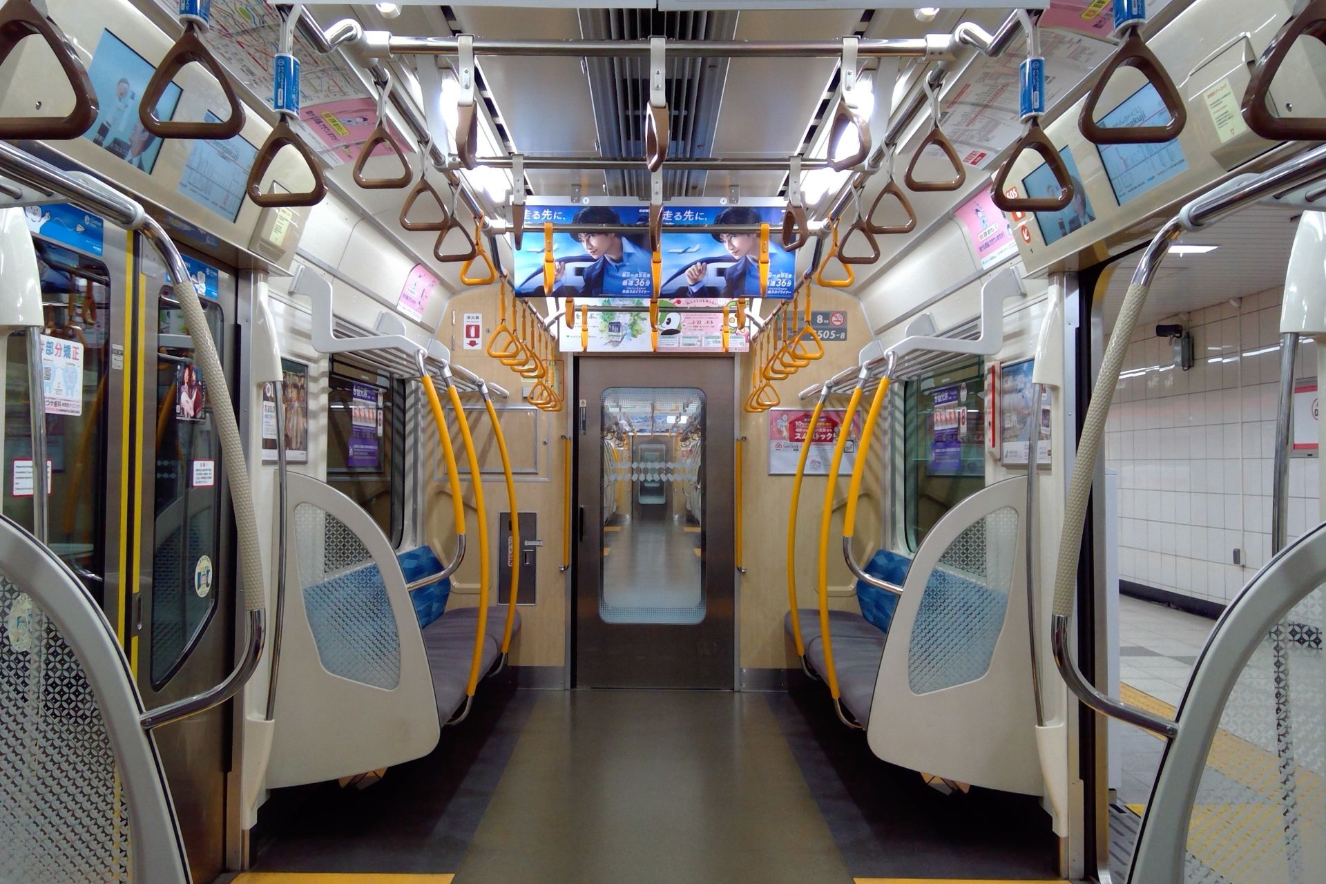 都営5500形 車内