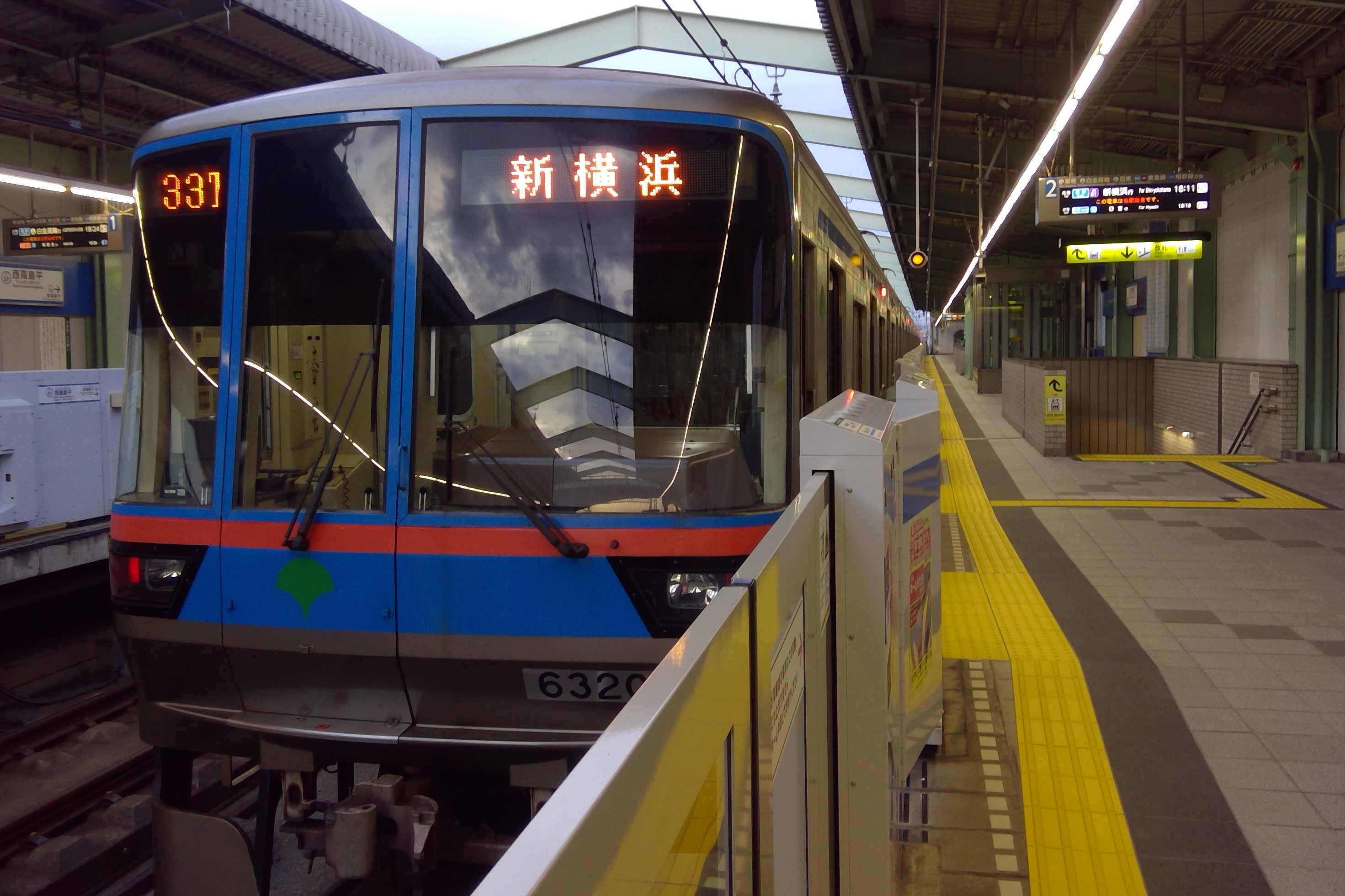 都営6300形 車内