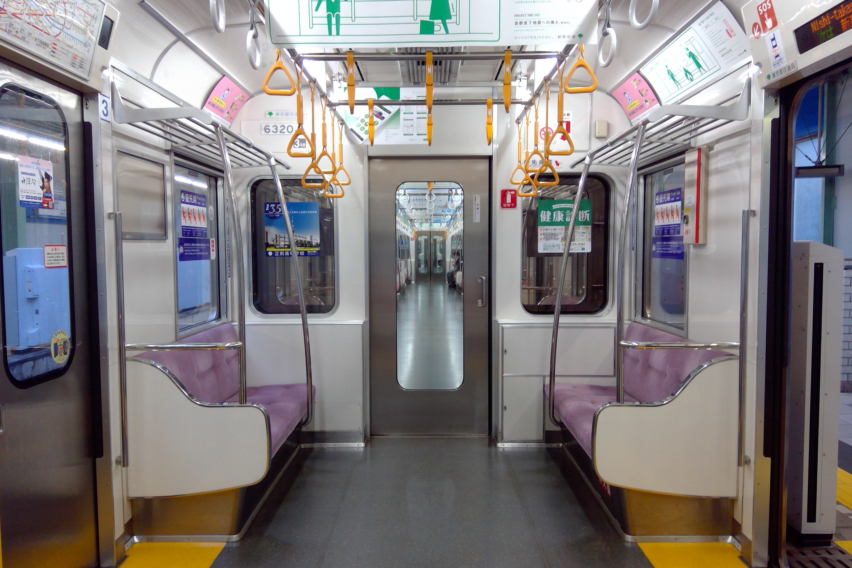 都営6300形 車内